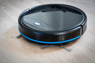 robot aspirateur maison